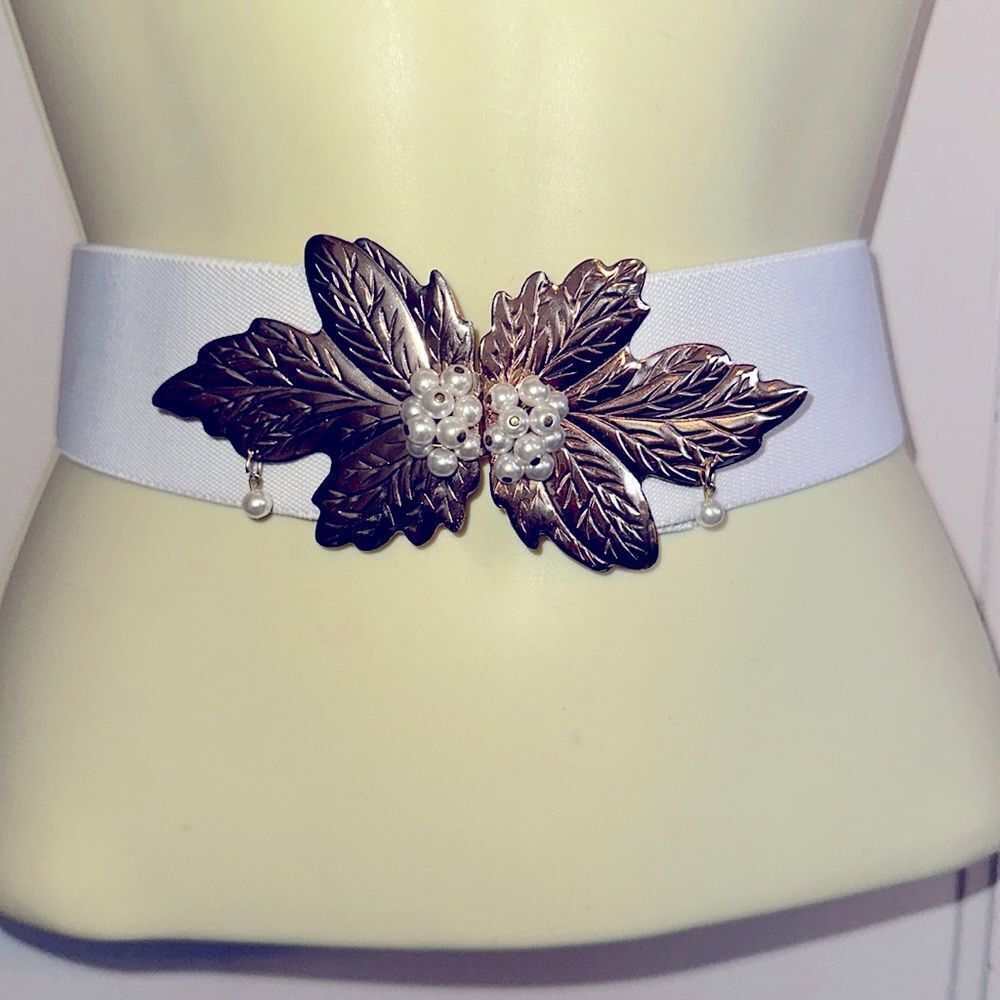 Vintage 70s/80s gold brass leaf & pearls buckle white elastic cinch belt